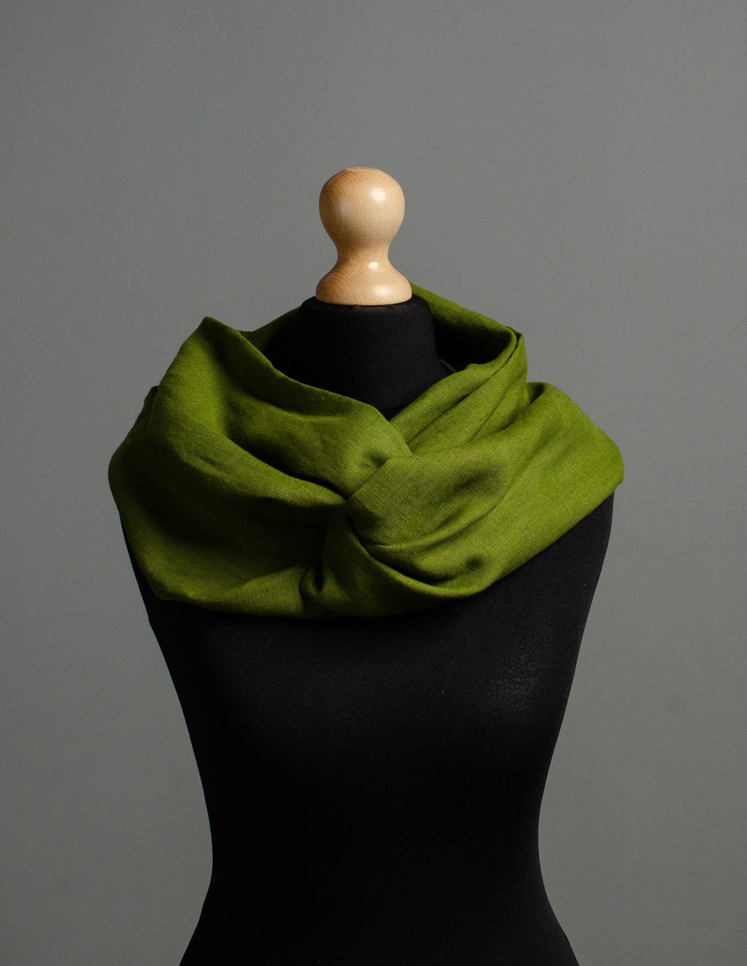 Loop linen scarf | Olive