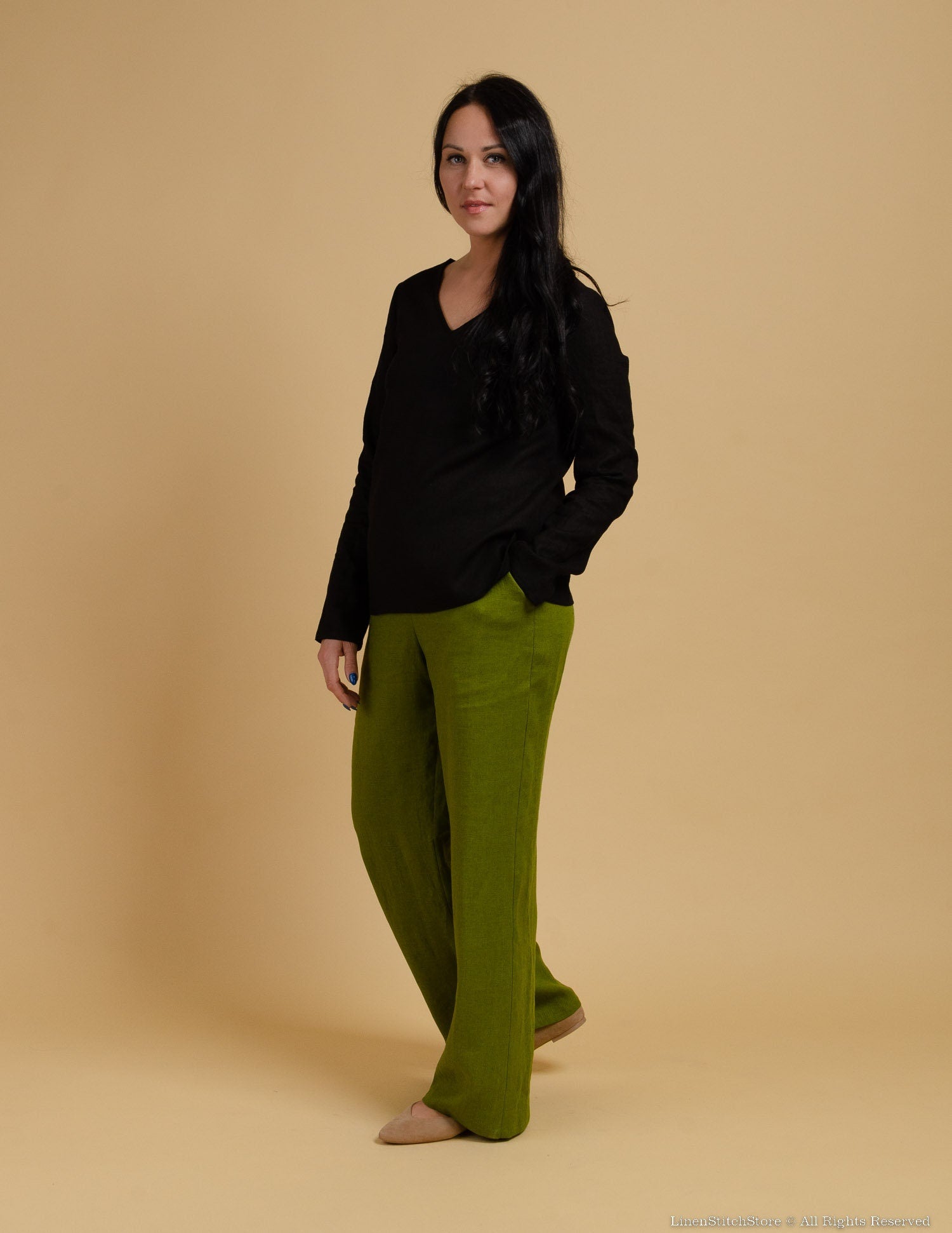 LEILA V-neck black top | Black