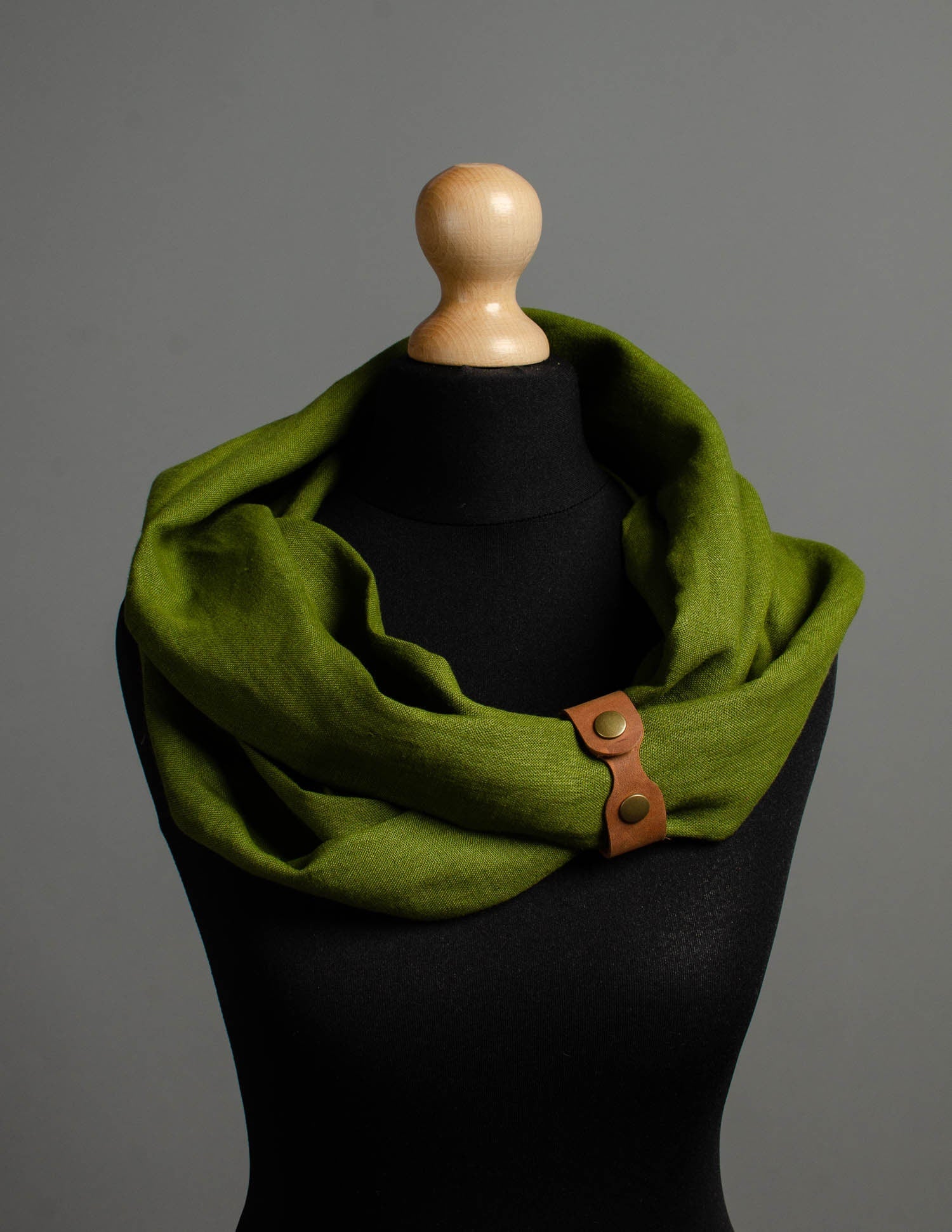 Loop linen scarf