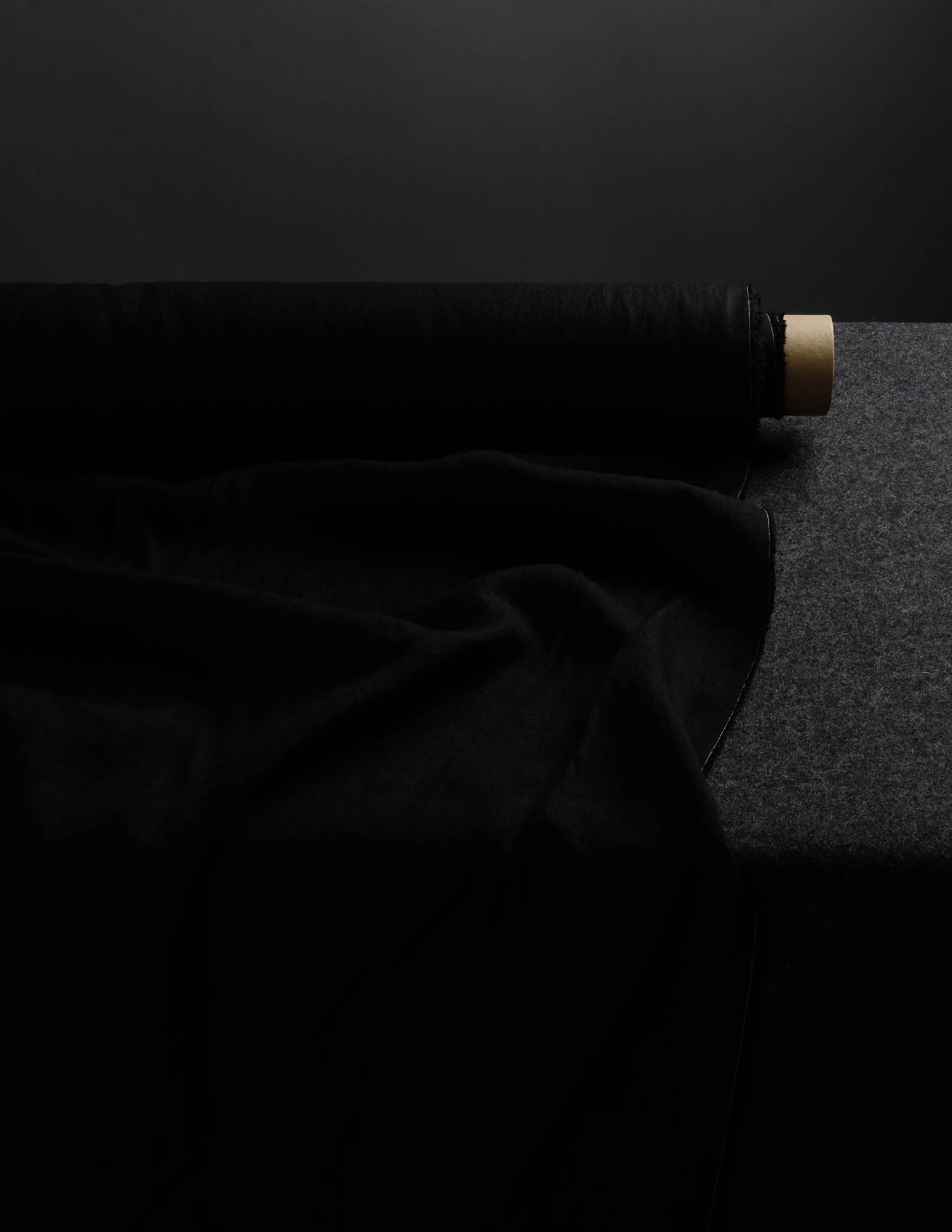 Black colour medium weight linen fabric supply