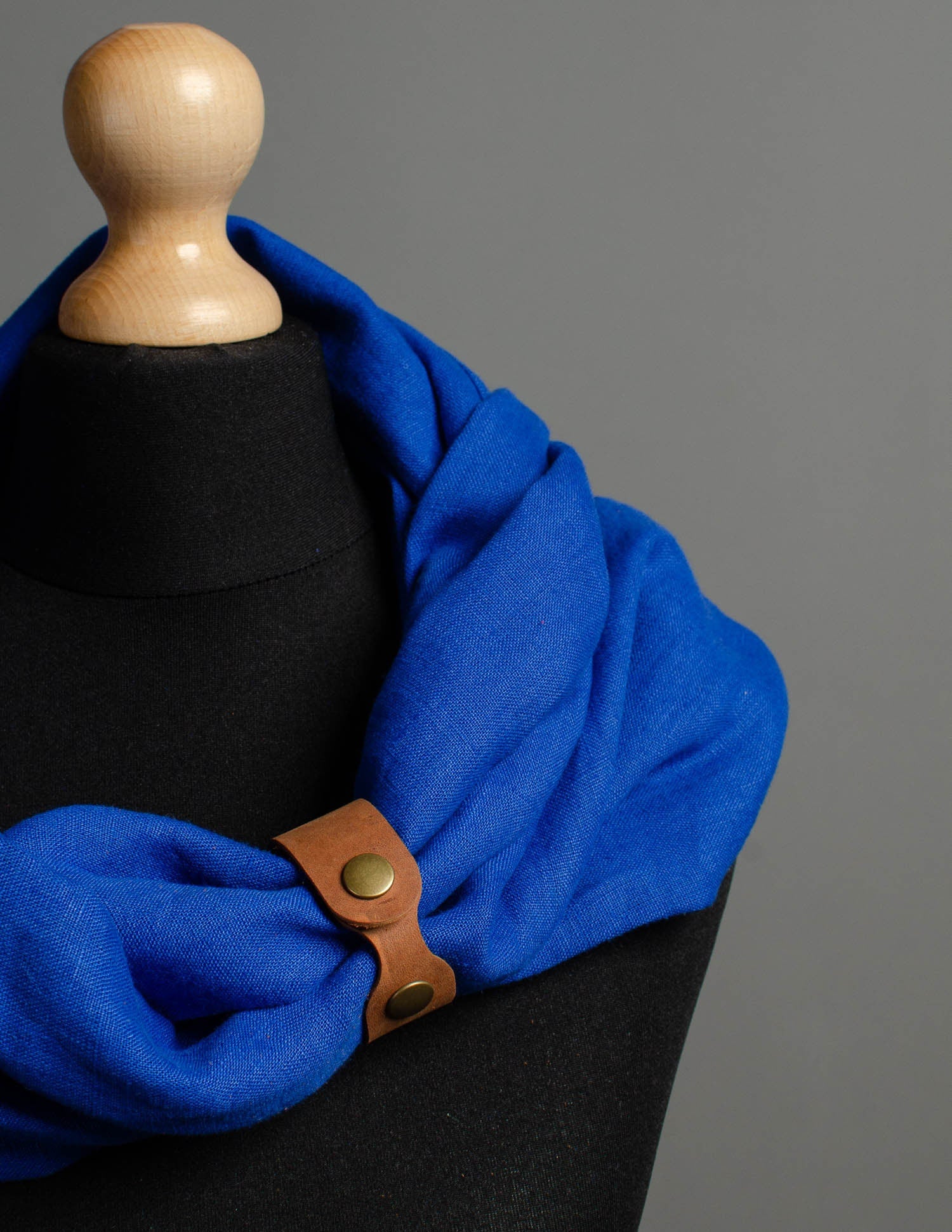 Loop linen scarf | Natural dots