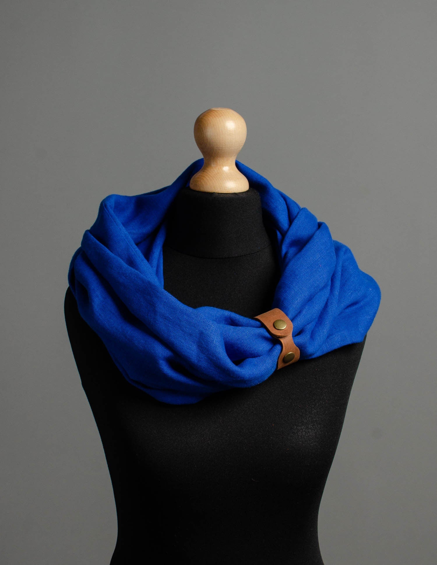 Loop linen scarf